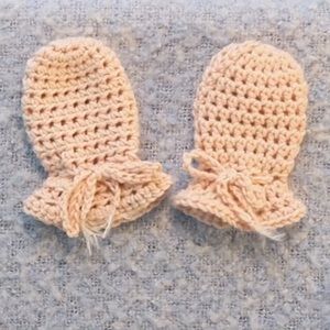 Crochet baby mittens